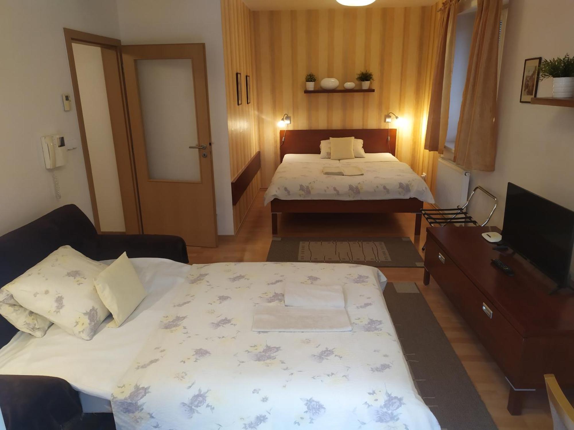 恭达公寓 Hradec Králové 外观 照片